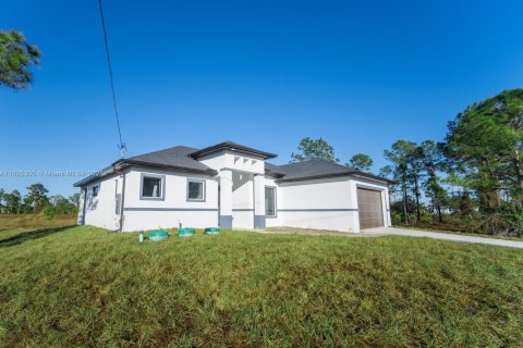 House in Lehigh Acres, Florida 3 bedrooms, 148.92 sq.m. № 1792517 - photo 15