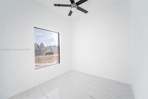 House in Lehigh Acres, Florida 3 bedrooms, 148.92 sq.m. № 1792517 - photo 7
