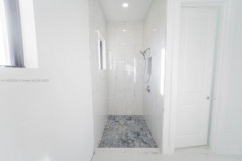 House in Lehigh Acres, Florida 3 bedrooms, 148.92 sq.m. № 1792517 - photo 4