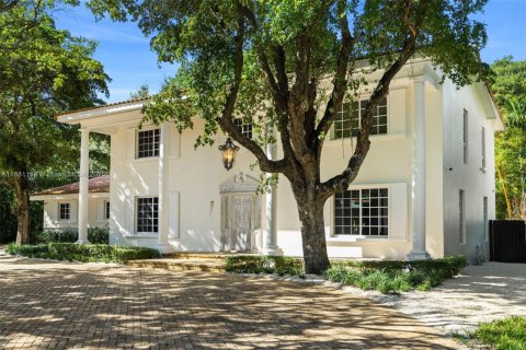 House in Miami, Florida 4 bedrooms, 341.51 sq.m. № 1946654 - photo 23