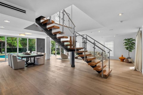 House in Miami, Florida 4 bedrooms, 341.51 sq.m. № 1946654 - photo 24
