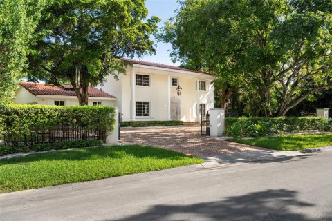 House in Miami, Florida 4 bedrooms, 341.51 sq.m. № 1946654 - photo 20