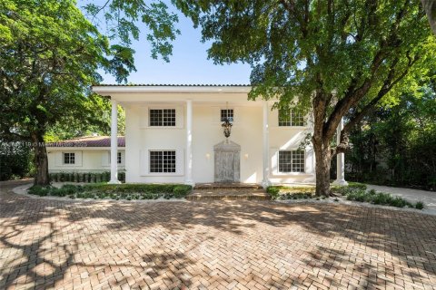 House in Miami, Florida 4 bedrooms, 341.51 sq.m. № 1946654 - photo 6