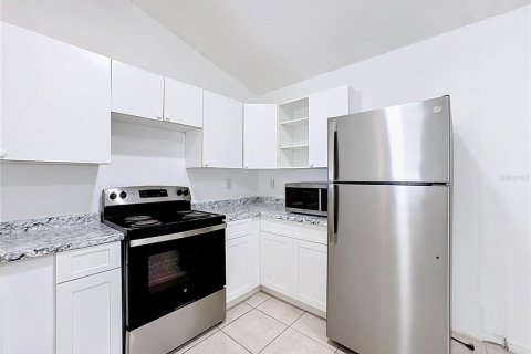 House in Vero Beach, Florida 3 bedrooms, 118.73 sq.m. № 2313227 - photo 12