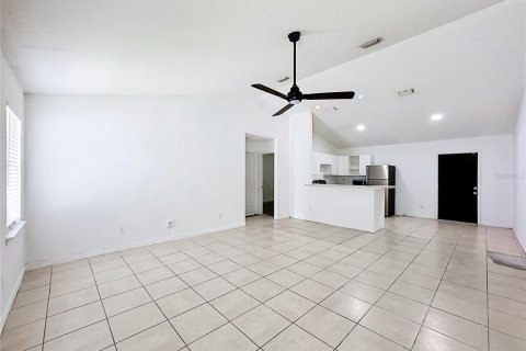 House in Vero Beach, Florida 3 bedrooms, 118.73 sq.m. № 2313227 - photo 6