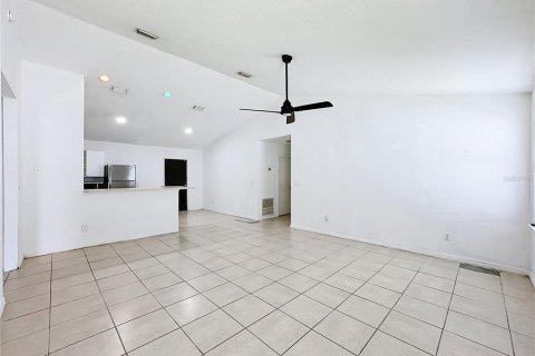 House in Vero Beach, Florida 3 bedrooms, 118.73 sq.m. № 2313227 - photo 8