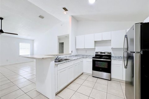 House in Vero Beach, Florida 3 bedrooms, 118.73 sq.m. № 2313227 - photo 10