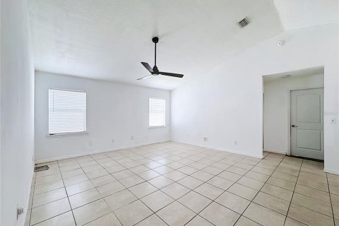 House in Vero Beach, Florida 3 bedrooms, 118.73 sq.m. № 2313227 - photo 13
