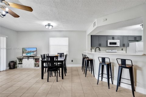 Casa en venta en North Lauderdale, Florida, 3 dormitorios, 137.68 m2 № 2001541 - foto 14