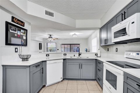 Casa en venta en North Lauderdale, Florida, 3 dormitorios, 137.68 m2 № 2001541 - foto 8