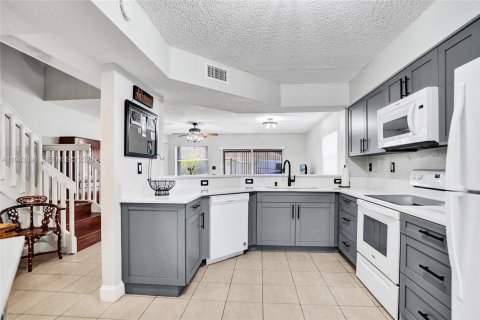 Casa en venta en North Lauderdale, Florida, 3 dormitorios, 137.68 m2 № 2001541 - foto 5