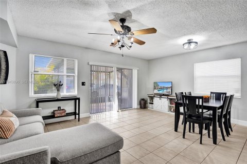 Casa en venta en North Lauderdale, Florida, 3 dormitorios, 137.68 m2 № 2001541 - foto 20