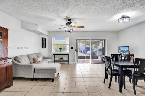 Casa en venta en North Lauderdale, Florida, 3 dormitorios, 137.68 m2 № 2001541 - foto 13