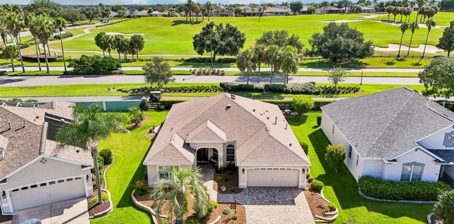 House in The Villages, Florida 3 bedrooms, 181.81 sq.m. № 2394038