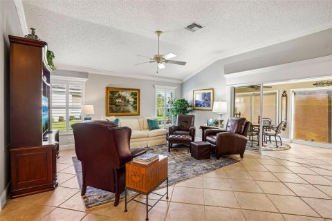 House in The Villages, Florida 3 bedrooms, 181.81 sq.m. № 2394038 - photo 9