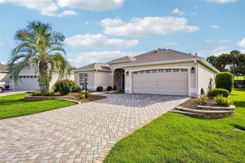 House in The Villages, Florida 3 bedrooms, 181.81 sq.m. № 2394038 - photo 3