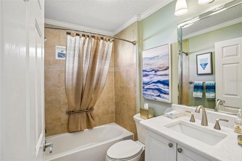 House in The Villages, Florida 3 bedrooms, 181.81 sq.m. № 2394038 - photo 29
