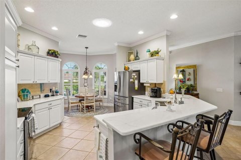 House in The Villages, Florida 3 bedrooms, 181.81 sq.m. № 2394038 - photo 18