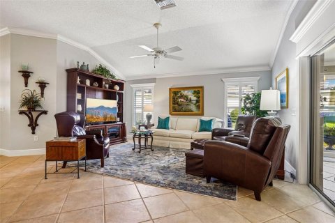 House in The Villages, Florida 3 bedrooms, 181.81 sq.m. № 2394038 - photo 10