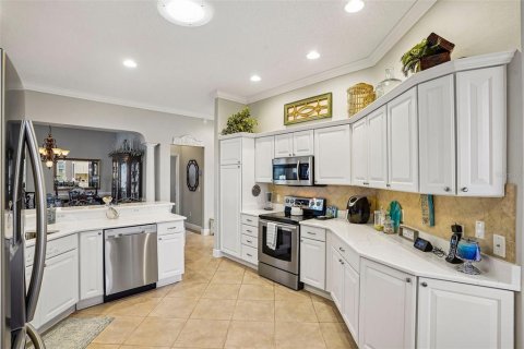 House in The Villages, Florida 3 bedrooms, 181.81 sq.m. № 2394038 - photo 19