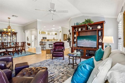 House in The Villages, Florida 3 bedrooms, 181.81 sq.m. № 2394038 - photo 11