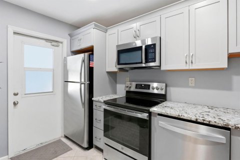 Condo in Boca Raton, Florida, 2 bedrooms  № 2392686 - photo 4