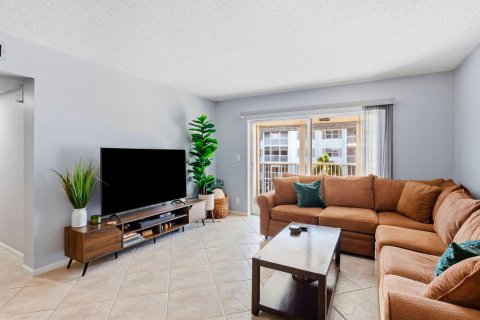 Condo in Boca Raton, Florida, 2 bedrooms  № 2392686 - photo 6