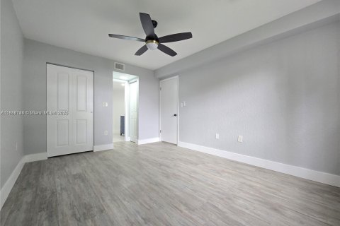 Condominio en venta en Oakland Park, Florida, 1 dormitorio, 80.08 m2 № 1981866 - foto 14