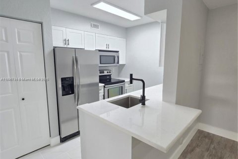 Condominio en venta en Oakland Park, Florida, 1 dormitorio, 80.08 m2 № 1981866 - foto 4