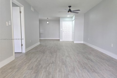 Condominio en venta en Oakland Park, Florida, 1 dormitorio, 80.08 m2 № 1981866 - foto 8