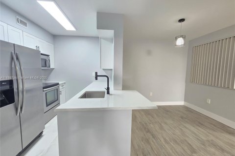 Condominio en venta en Oakland Park, Florida, 1 dormitorio, 80.08 m2 № 1981866 - foto 2