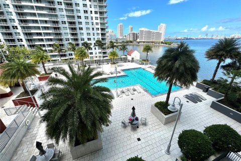 Condo in Miami, Florida, 1 bedroom № 2186234 - photo 12
