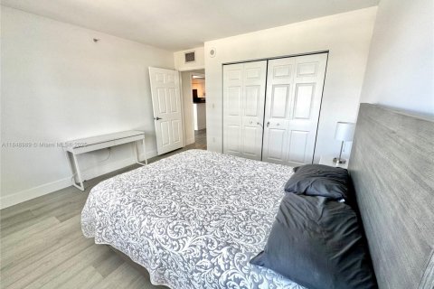 Condo in Miami, Florida, 1 bedroom № 2186234 - photo 8