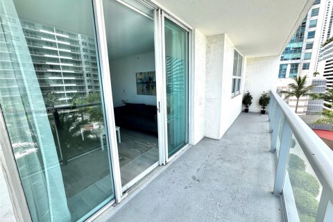 Condo in Miami, Florida, 1 bedroom № 2186234 - photo 13