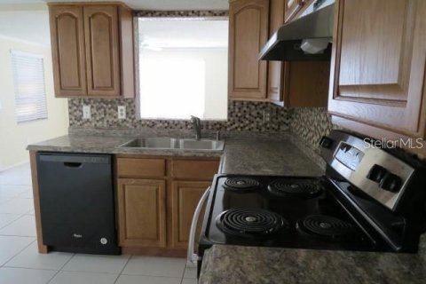 Villa ou maison à louer à Port Richey, Floride: 2 chambres, 92.16 m2 № 2380881 - photo 3