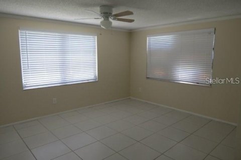 Villa ou maison à louer à Port Richey, Floride: 2 chambres, 92.16 m2 № 2380881 - photo 8