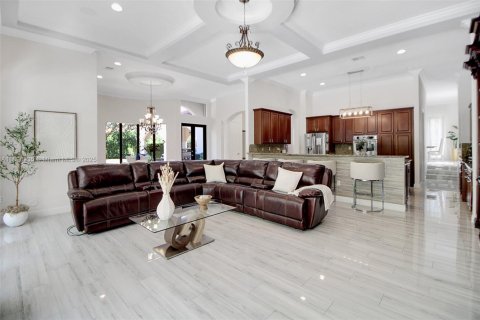 Casa en venta en Cutler Bay, Florida, 5 dormitorios, 428.47 m2 № 1949000 - foto 14