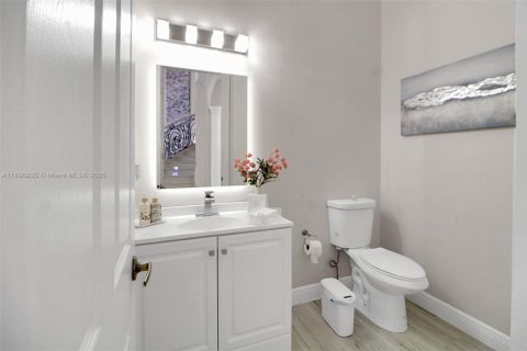 Casa en venta en Cutler Bay, Florida, 5 dormitorios, 428.47 m2 № 1949000 - foto 15