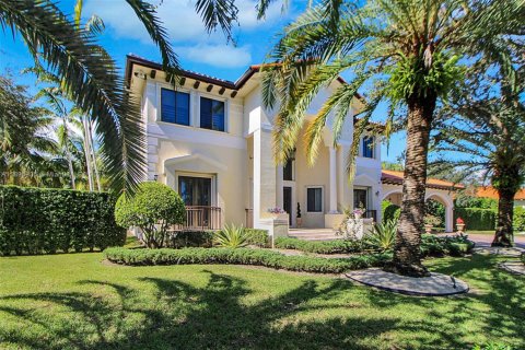 Casa en venta en Cutler Bay, Florida, 5 dormitorios, 428.47 m2 № 1949000 - foto 1