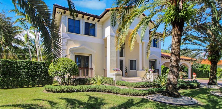 Casa en Cutler Bay, Florida 5 dormitorios, 428.47 m2 № 1949000