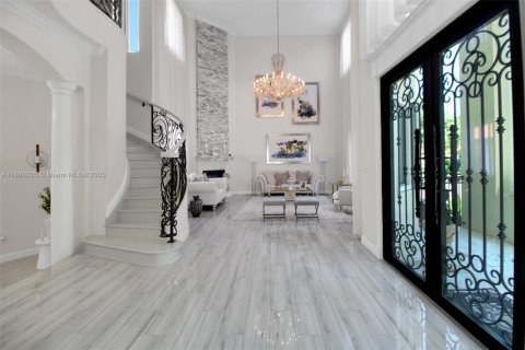 Casa en venta en Cutler Bay, Florida, 5 dormitorios, 428.47 m2 № 1949000 - foto 6