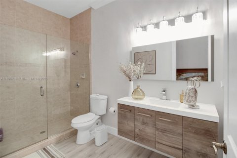 Casa en venta en Cutler Bay, Florida, 5 dormitorios, 428.47 m2 № 1949000 - foto 19