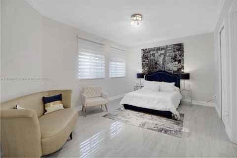 Casa en venta en Cutler Bay, Florida, 5 dormitorios, 428.47 m2 № 1949000 - foto 20