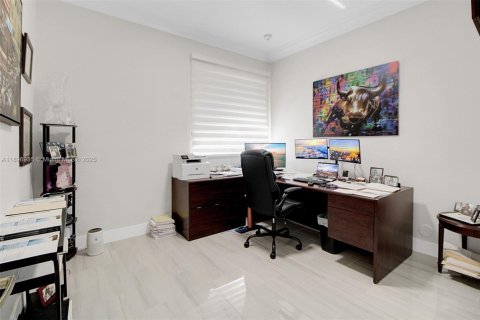 Casa en venta en Cutler Bay, Florida, 5 dormitorios, 428.47 m2 № 1949000 - foto 25