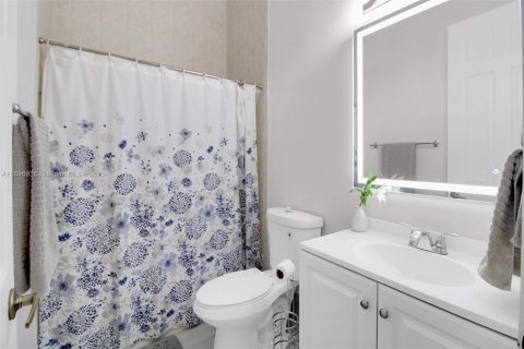 Casa en venta en Cutler Bay, Florida, 5 dormitorios, 428.47 m2 № 1949000 - foto 24