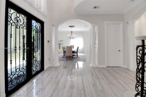 Casa en venta en Cutler Bay, Florida, 5 dormitorios, 428.47 m2 № 1949000 - foto 10