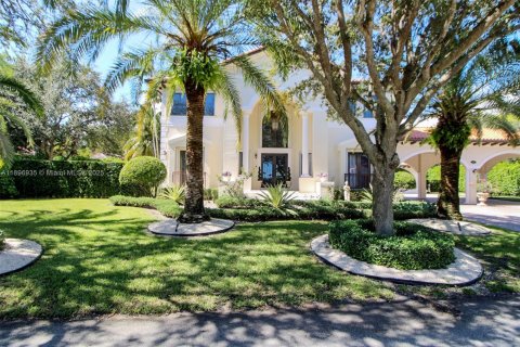 Casa en venta en Cutler Bay, Florida, 5 dormitorios, 428.47 m2 № 1949000 - foto 2