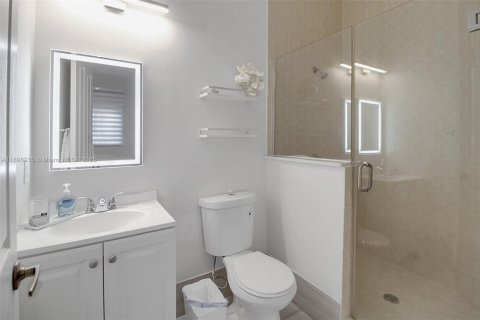 Casa en venta en Cutler Bay, Florida, 5 dormitorios, 428.47 m2 № 1949000 - foto 21