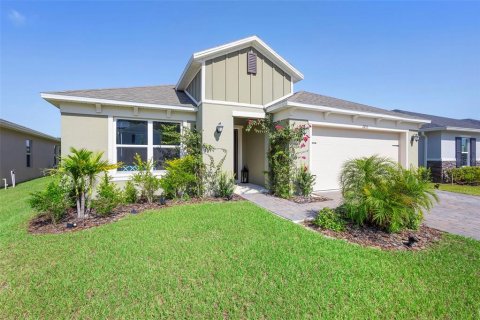 House in Clermont, Florida 4 bedrooms, 216.74 sq.m. № 1876653 - photo 1