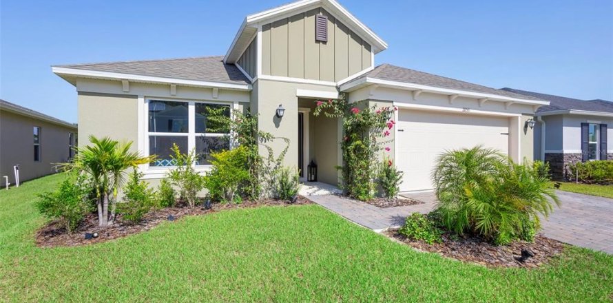 House in Clermont, Florida 4 bedrooms, 216.74 sq.m. № 1876653